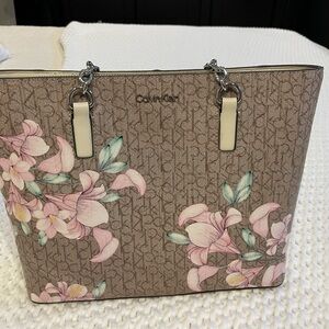 Calvin Klein Spring Summer bag. Gently used. Good condition. Chain handles.